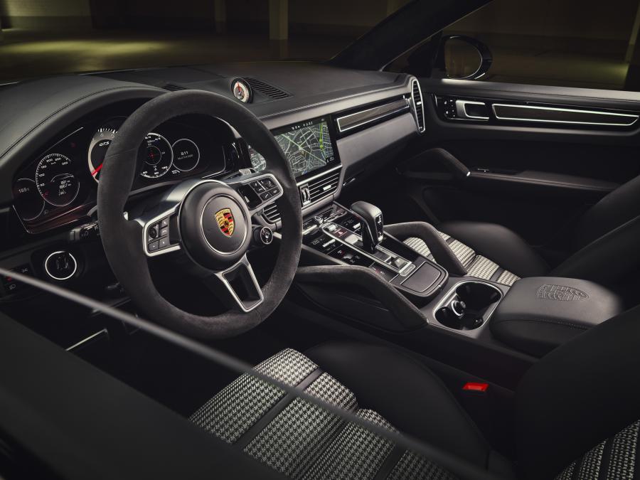 Торпедо Porsche Cayenne GTS Coupe 2020 года  (WW) (фото 38 из 43)